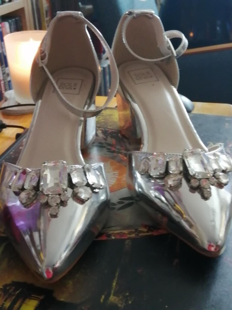 silver shoes size 6